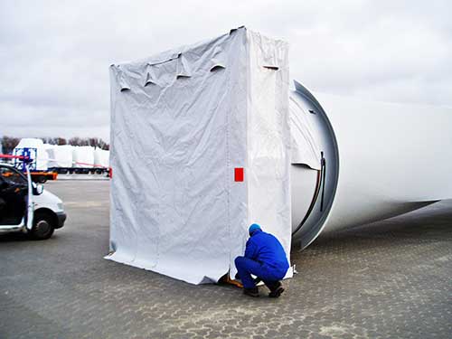Blade root cover assembled on the rotor blade, technical textiles for the wind energy sector