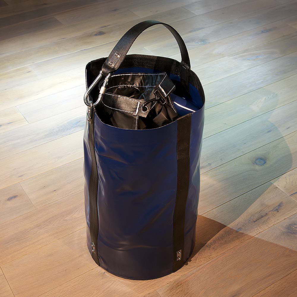 Extra heavy load bag with inside clasp including snap shackle