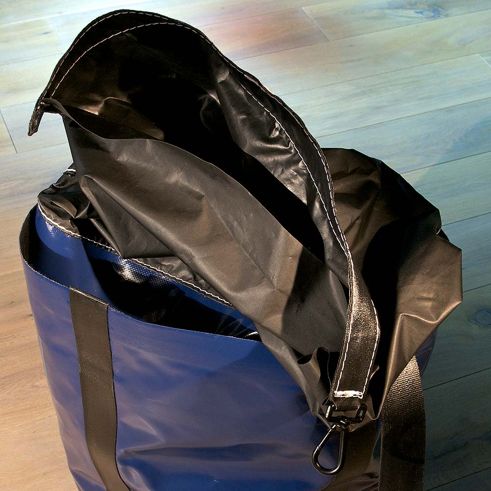 Heavy load bag made of PCV fabric with inside bag clasp